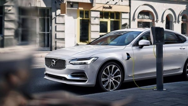 Volvo calls for standardized electric car chargers